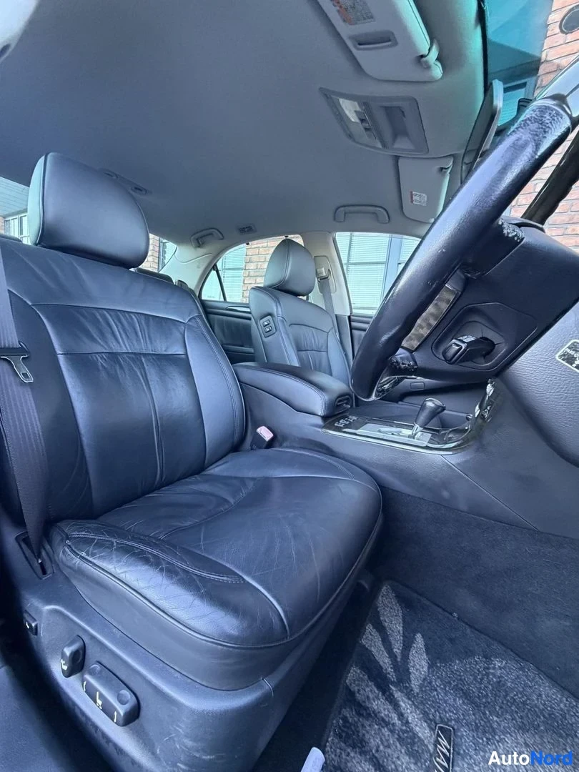 Purple Toyota Crown 2004, front seats, photo 19