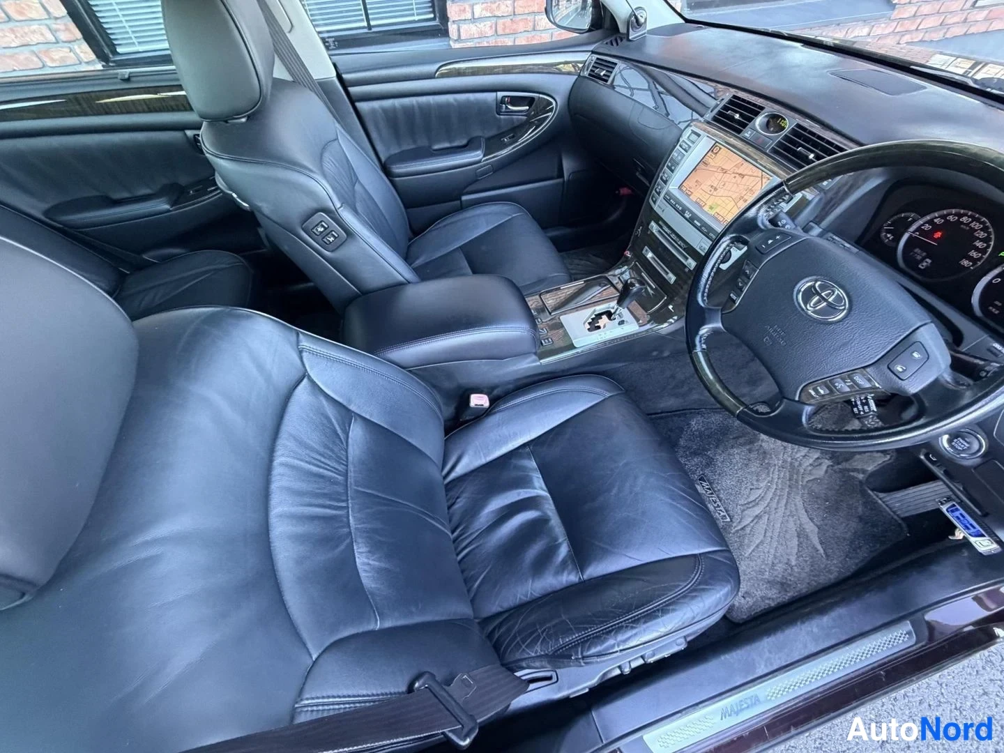Purple Toyota Crown 2004, cockpit, photo 15