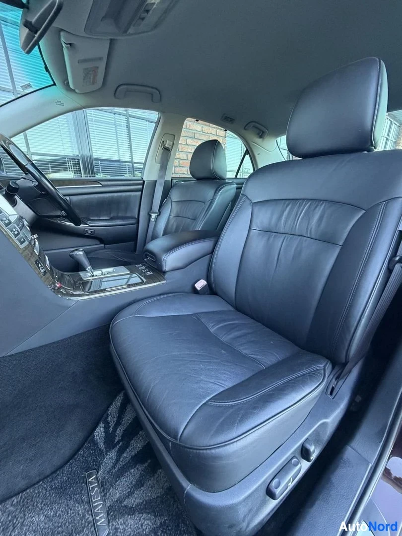 Purple Toyota Crown 2004, front seats, photo 18
