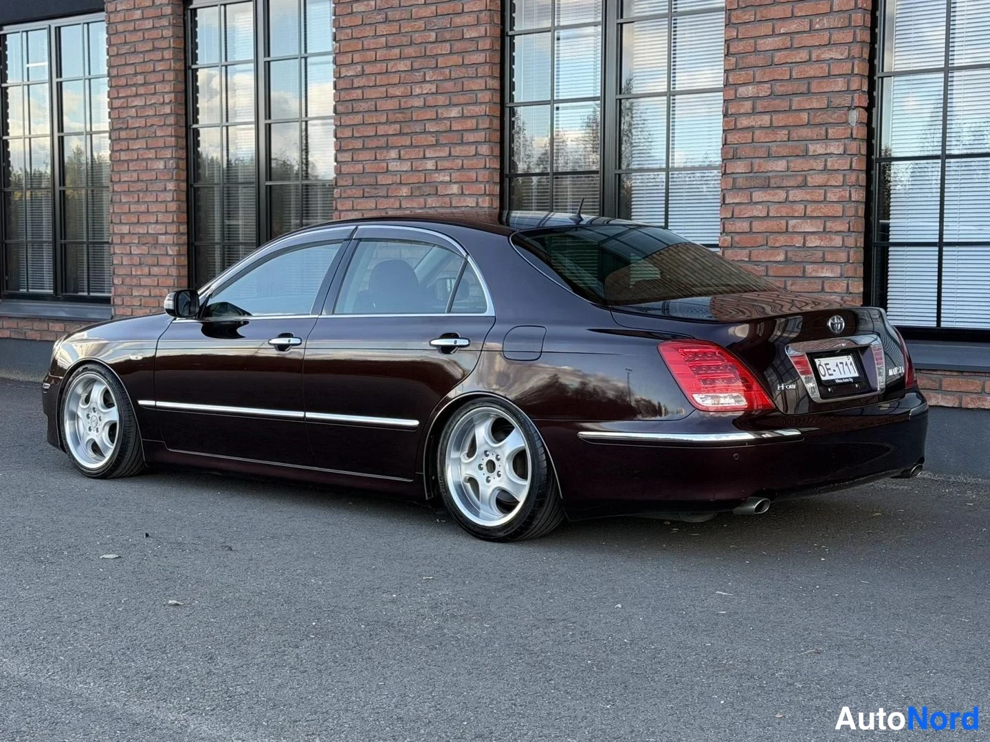 Purple Toyota Crown 2004, rear three-quarter, photo 9