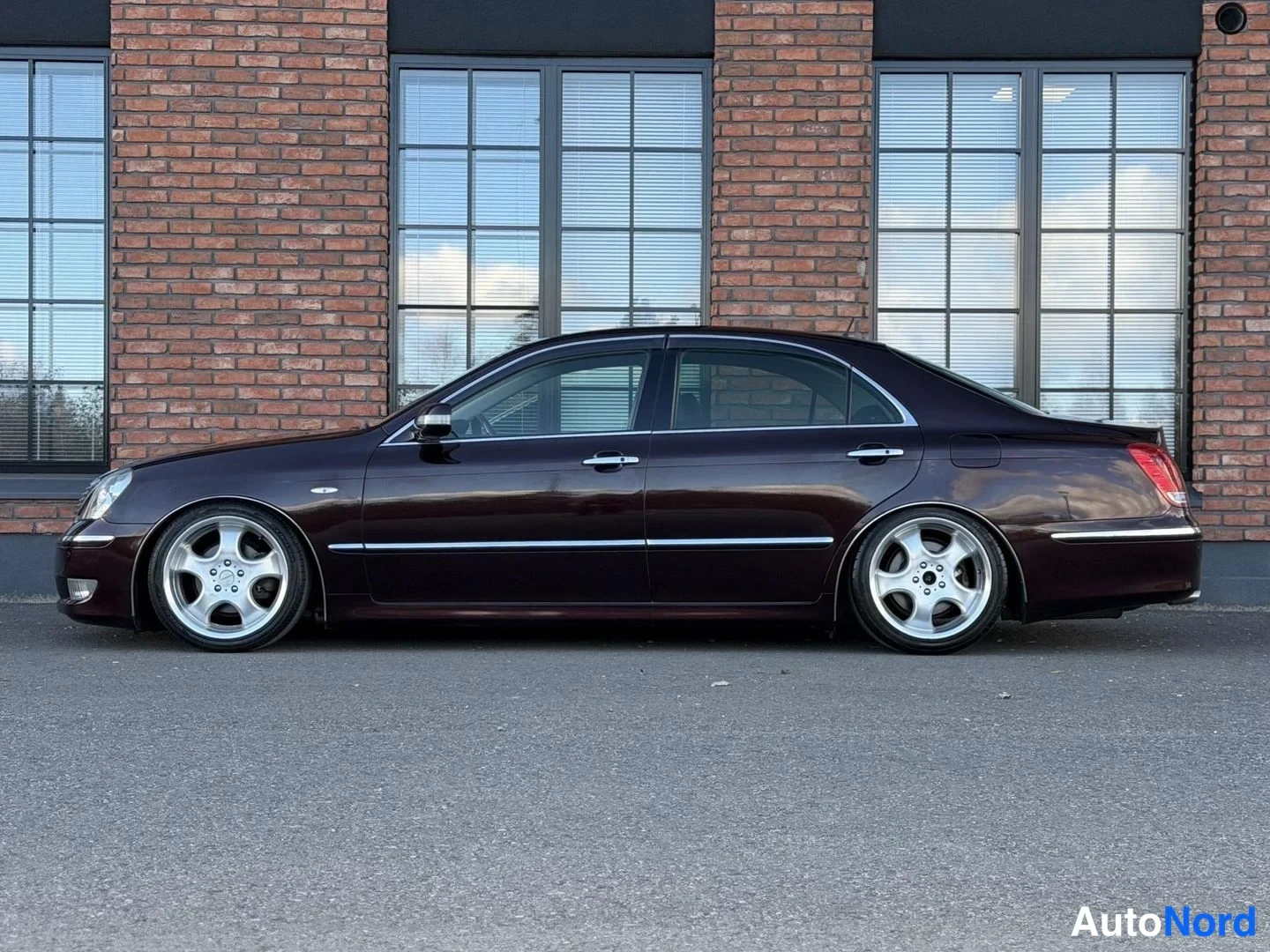 Purple Toyota Crown 2004, side, photo 8