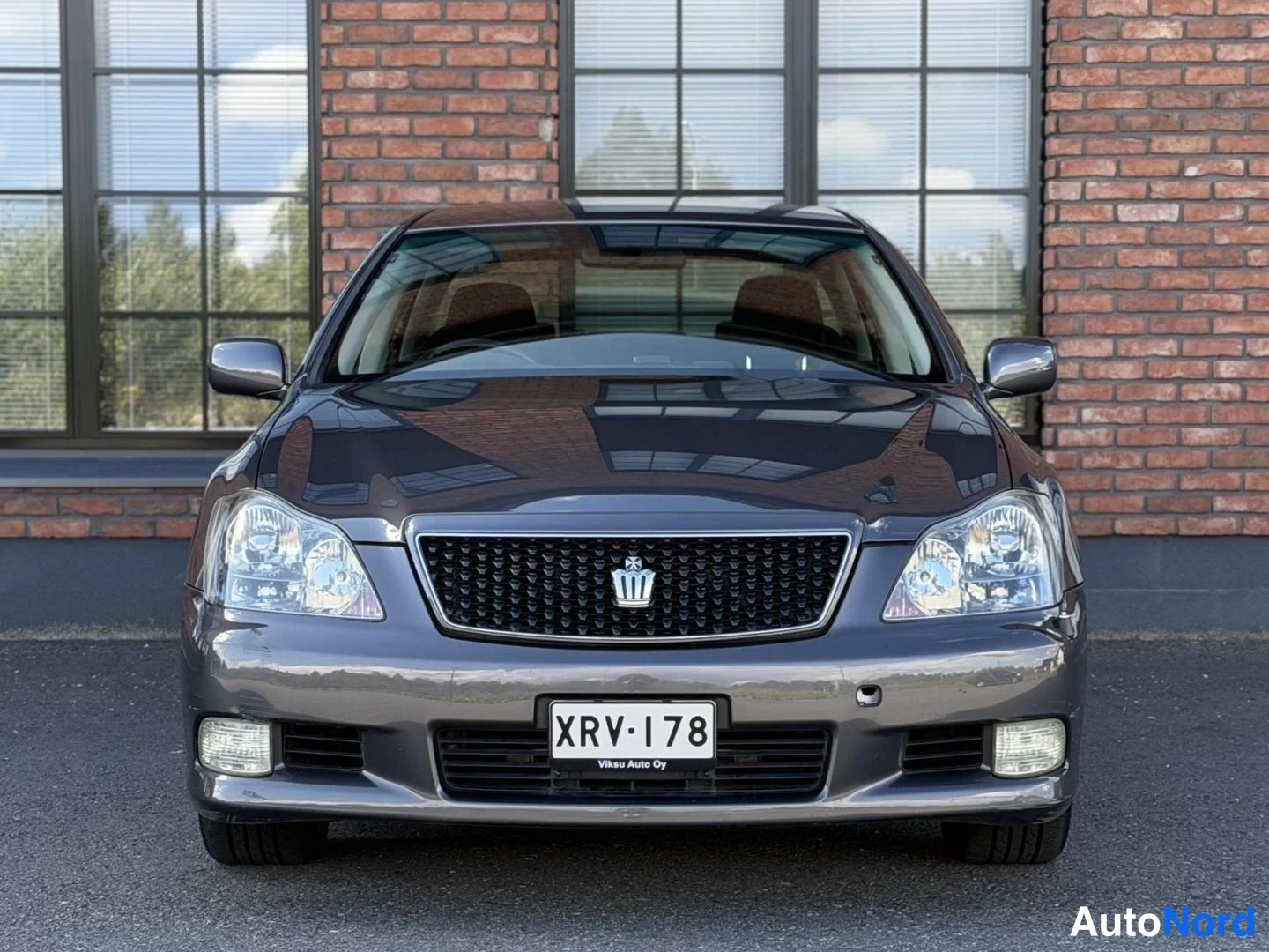Grey Toyota Crown 2006, front, photo 7