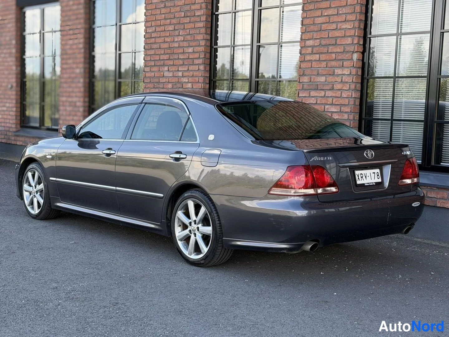 Grey Toyota Crown 2006, rear three-quarter, photo 9