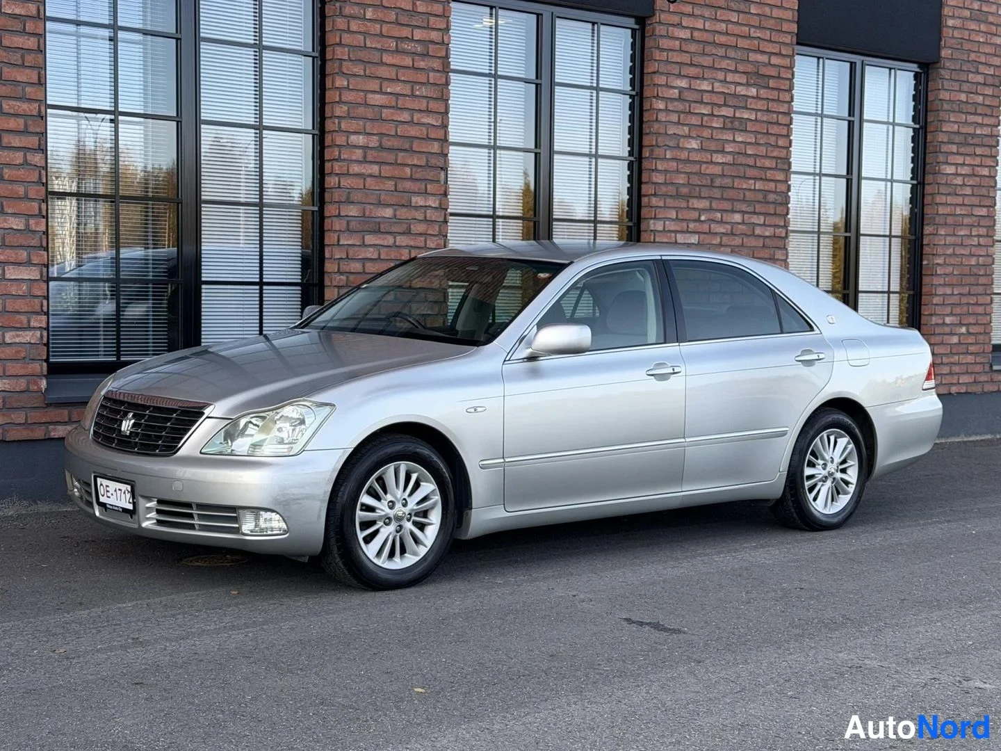 Toyota Crown Royal Saloon 2004