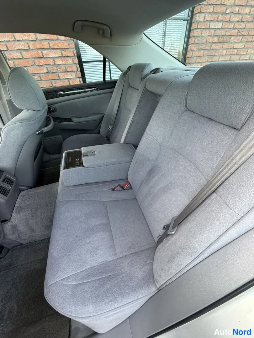 Silver Toyota Crown 2004, rear seats, photo 19