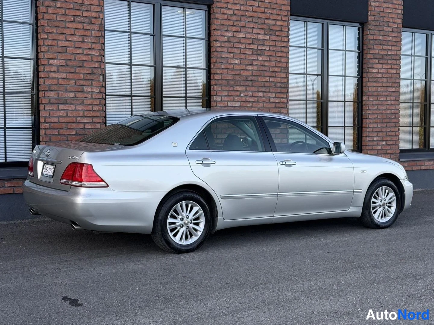 Silver Toyota Crown 2004, rear three-quarter, photo 9