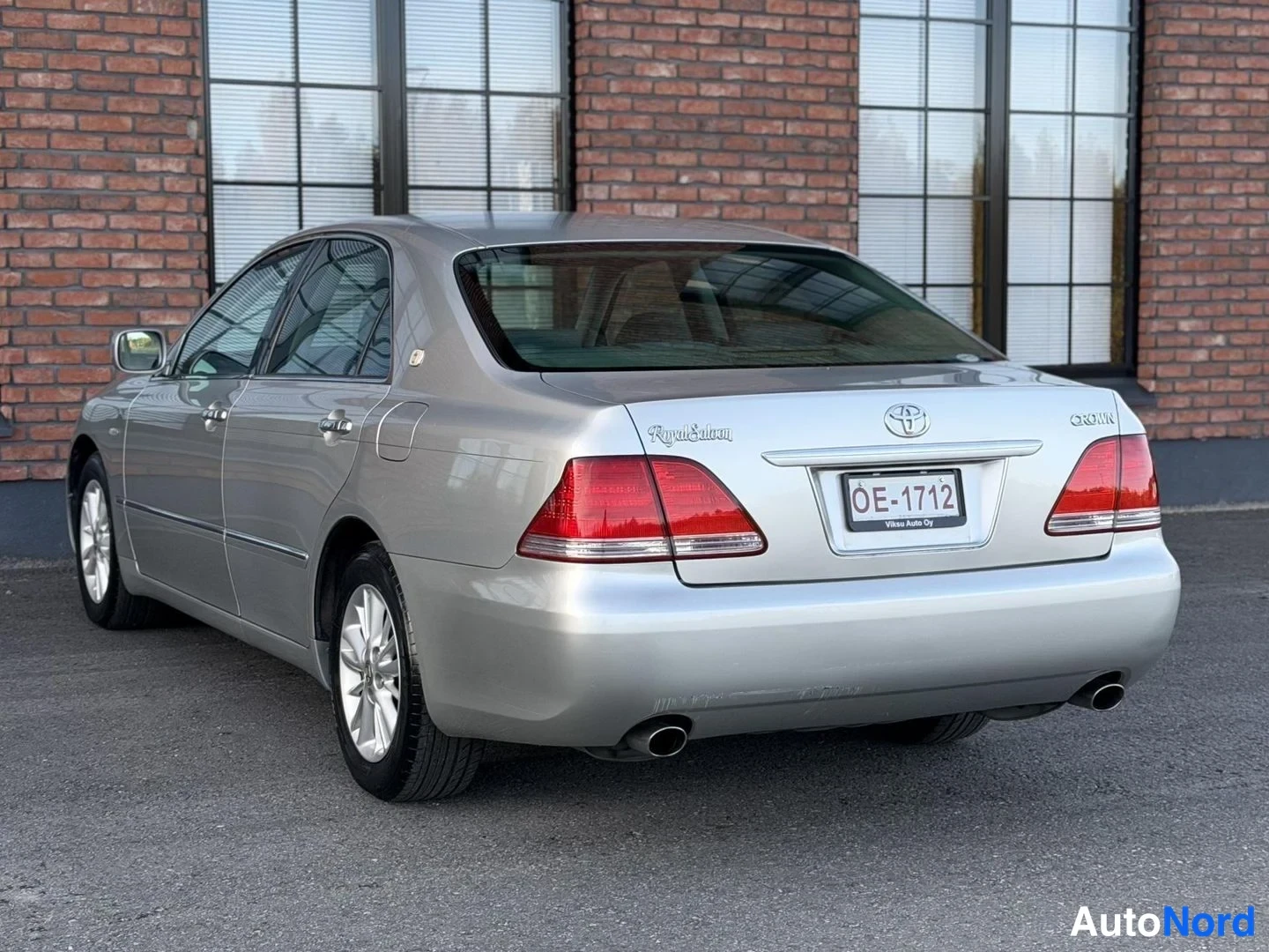 Silver Toyota Crown 2004, rear three-quarter, photo 10