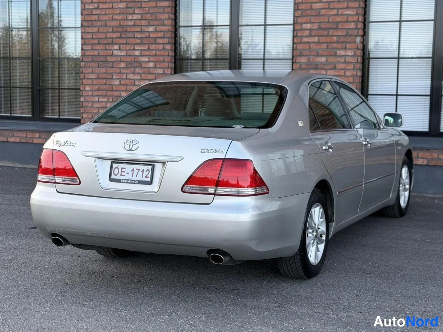 Silver Toyota Crown 2004, rear three-quarter, photo 11