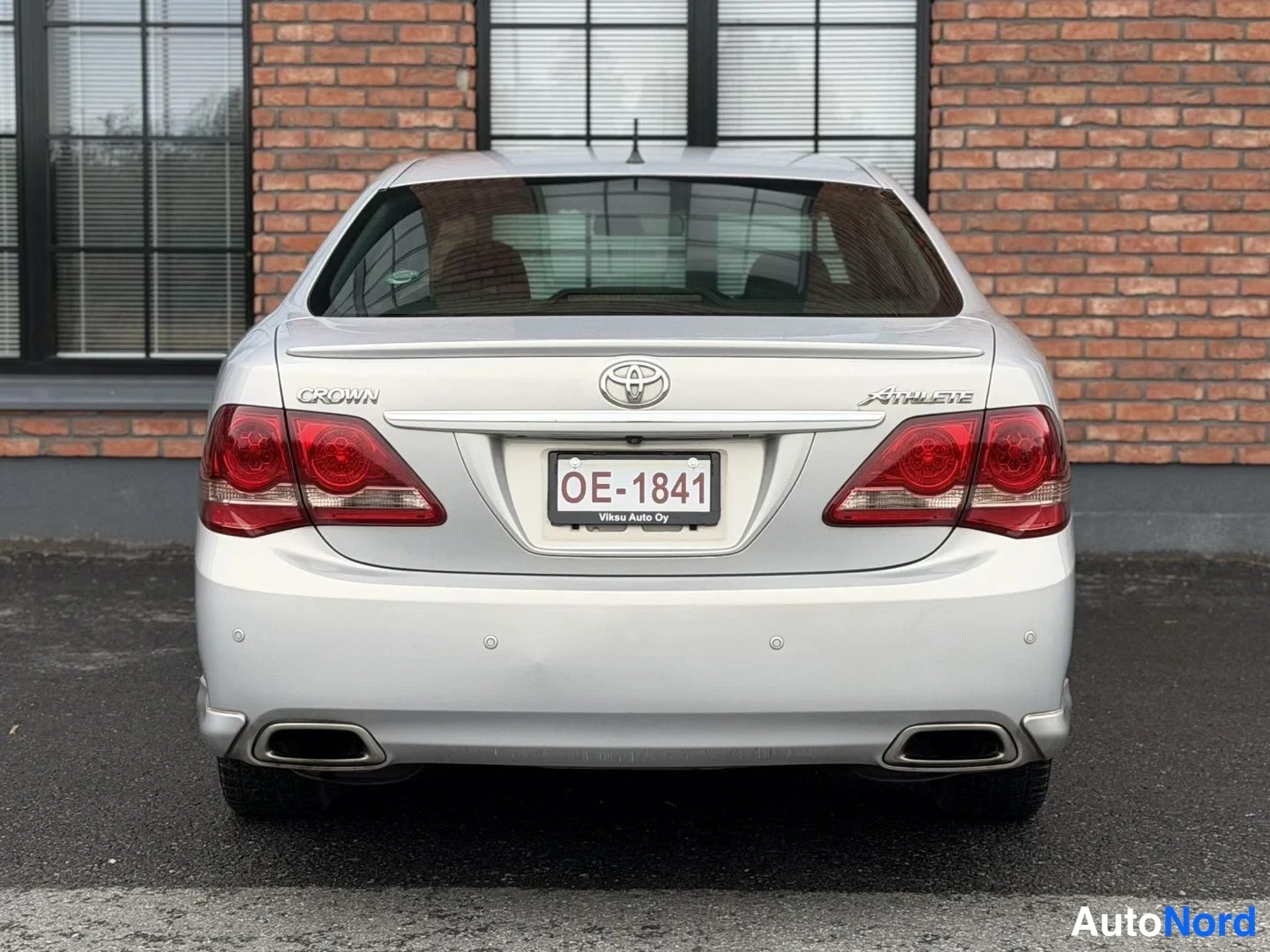Silver Toyota Crown 2009, rear, photo 12