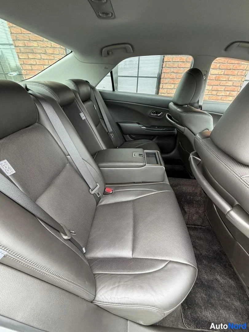 Silver Toyota Crown 2009, rear seats, photo 19