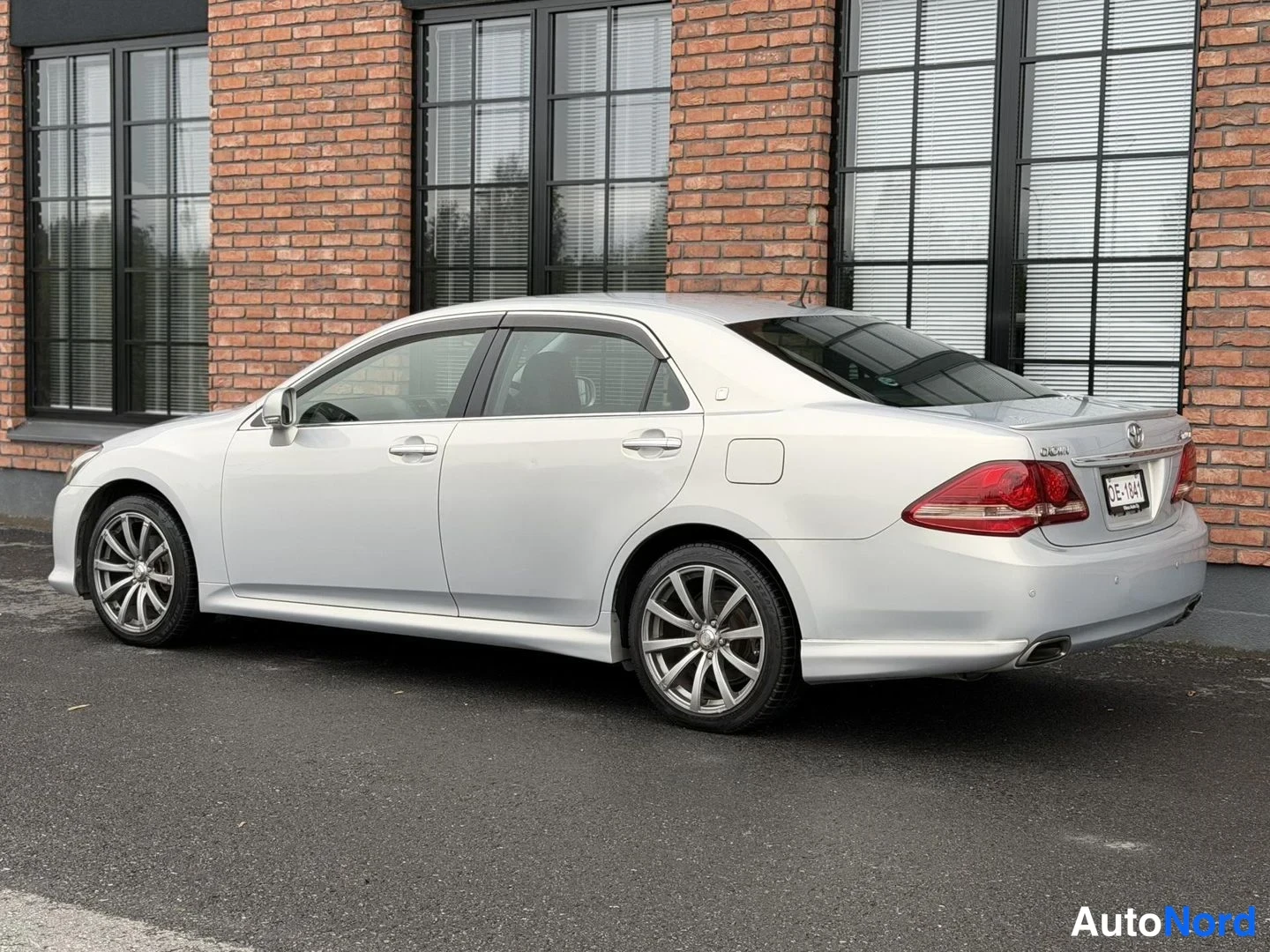 Silver Toyota Crown 2009, rear three-quarter, photo 8