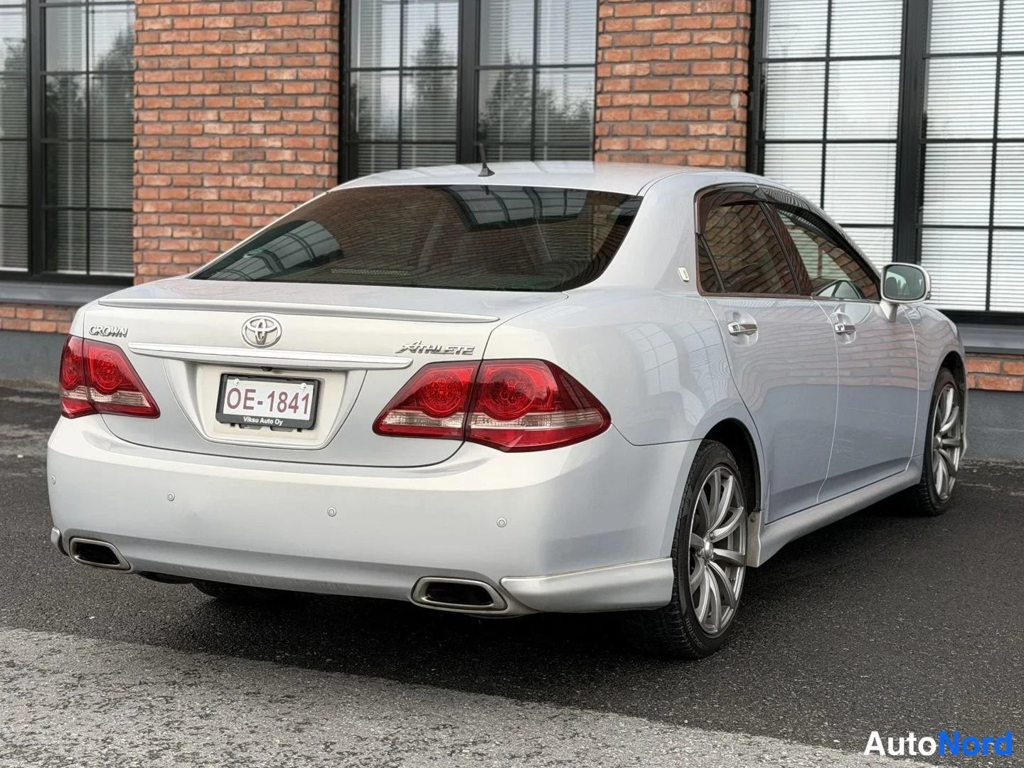 Silver Toyota Crown 2009, rear three-quarter, photo 11