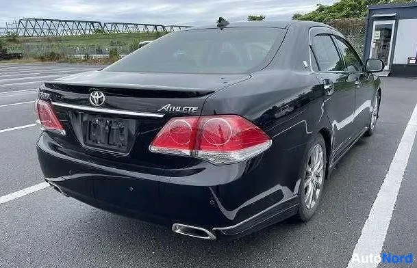 Black Toyota Crown 2010, rear three-quarter, photo 4