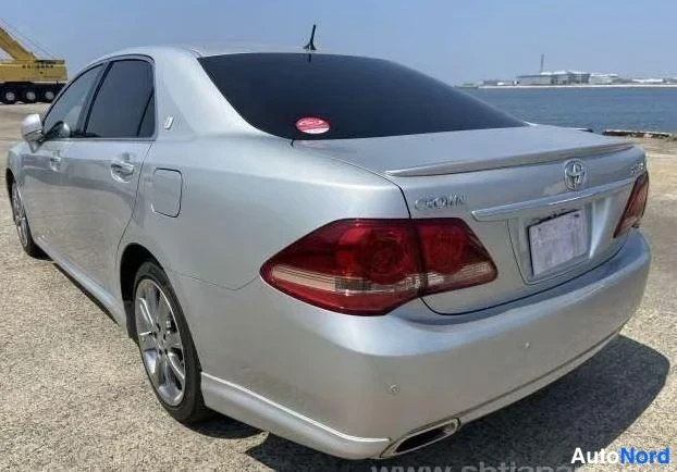 Silver Toyota Crown 2008, rear three-quarter, photo 3