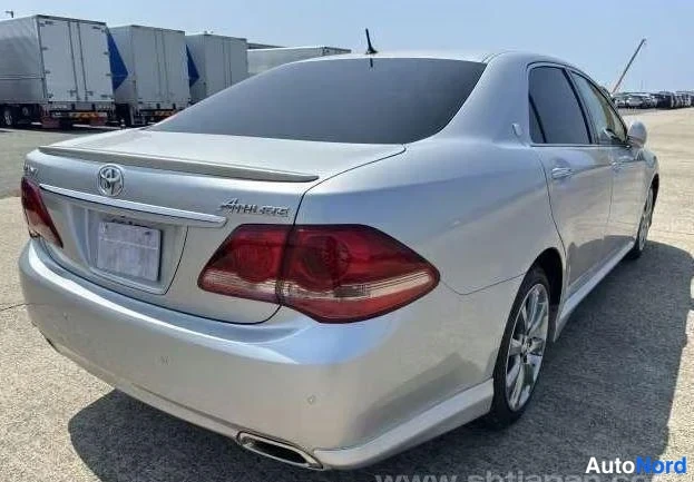 Silver Toyota Crown 2008, rear three-quarter, photo 4