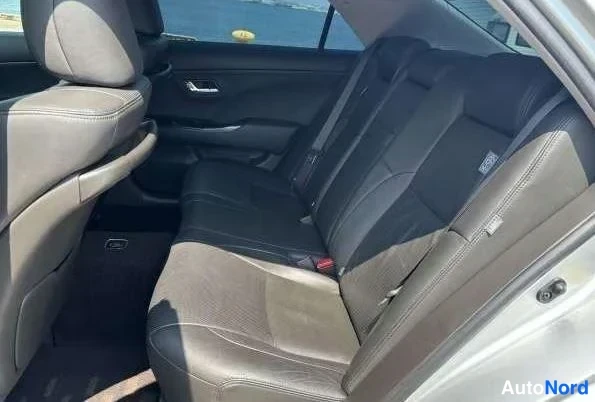 Silver Toyota Crown 2008, rear seats, photo 7