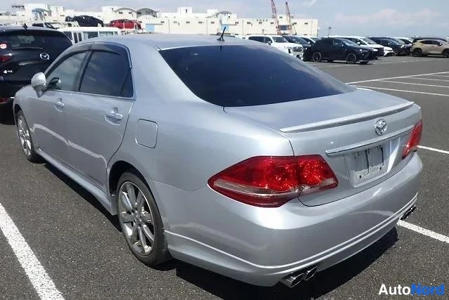 Silver Toyota Crown 2009, rear three-quarter, photo 3