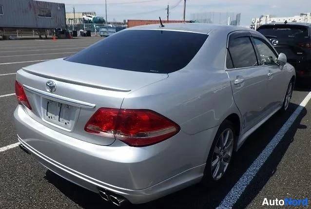 Silver Toyota Crown 2009, rear, photo 4