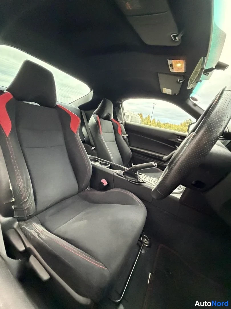 Black Toyota GT86 2013, front seats, photo 17