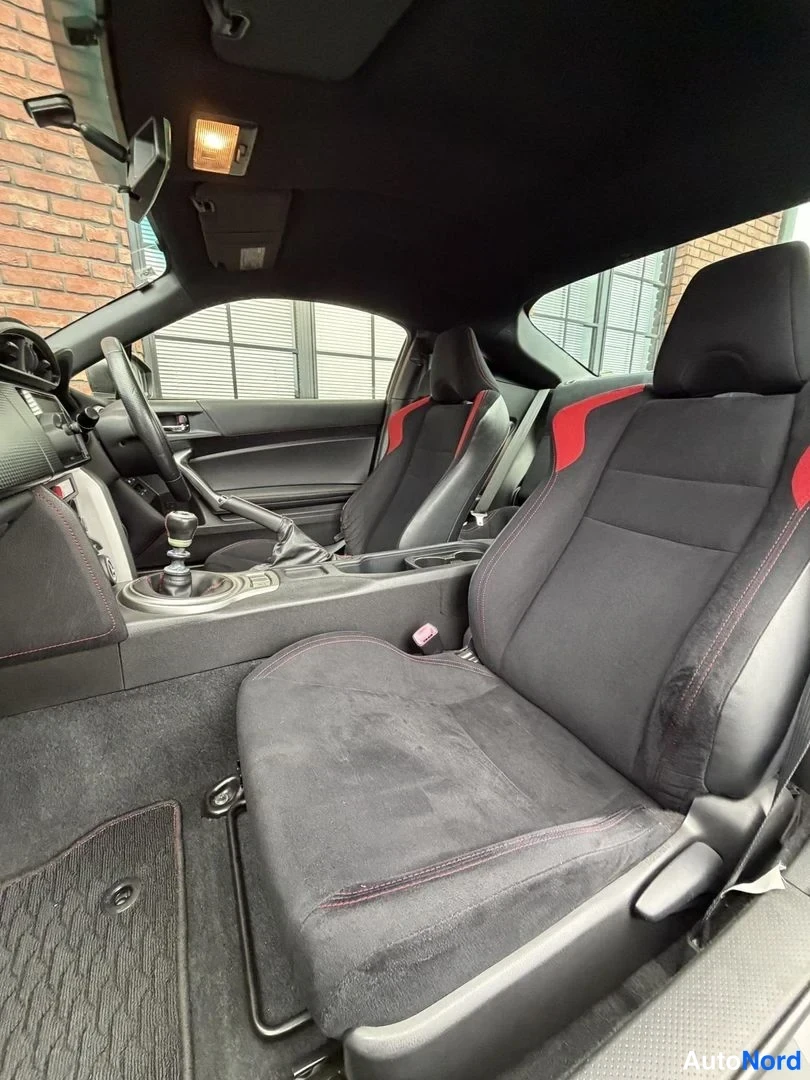 Black Toyota GT86 2013, front seats, photo 18