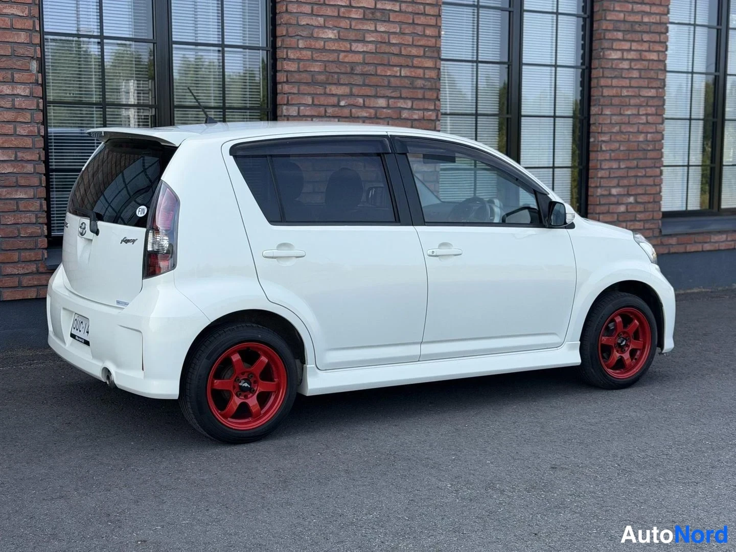 White Toyota Passo 2007, rear three-quarter, photo 9