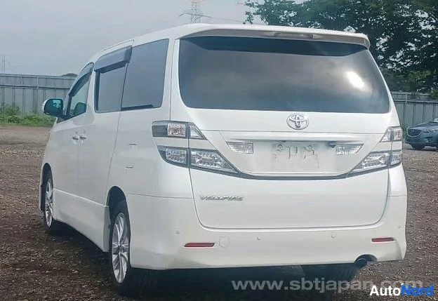 White Toyota Vellfire 2011, rear three-quarter, photo 3