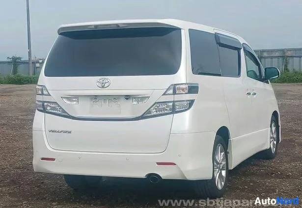 White Toyota Vellfire 2011, rear three-quarter, photo 4