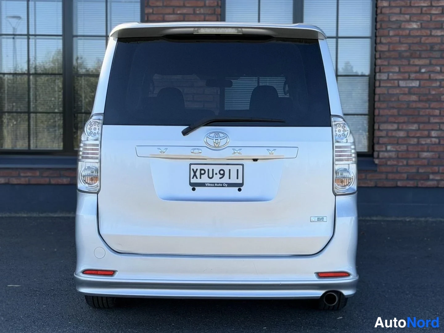 White Toyota Voxy 2008, rear, photo 12