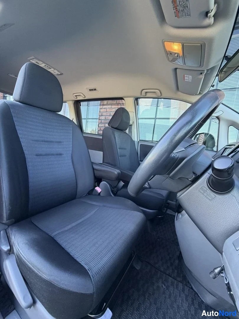 White Toyota Voxy 2008, front seats, photo 15