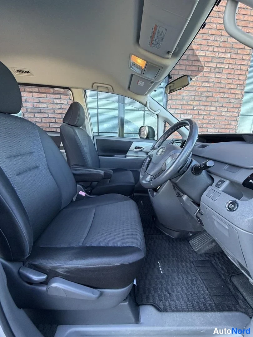 White Toyota Voxy 2008, front seats, photo 16