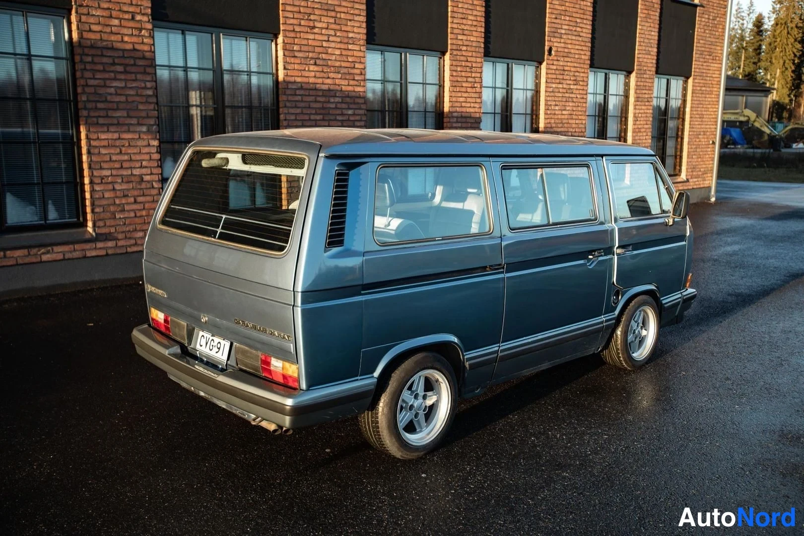 Blue Volkswagen Caravelle 1985, rear three-quarter, photo 11