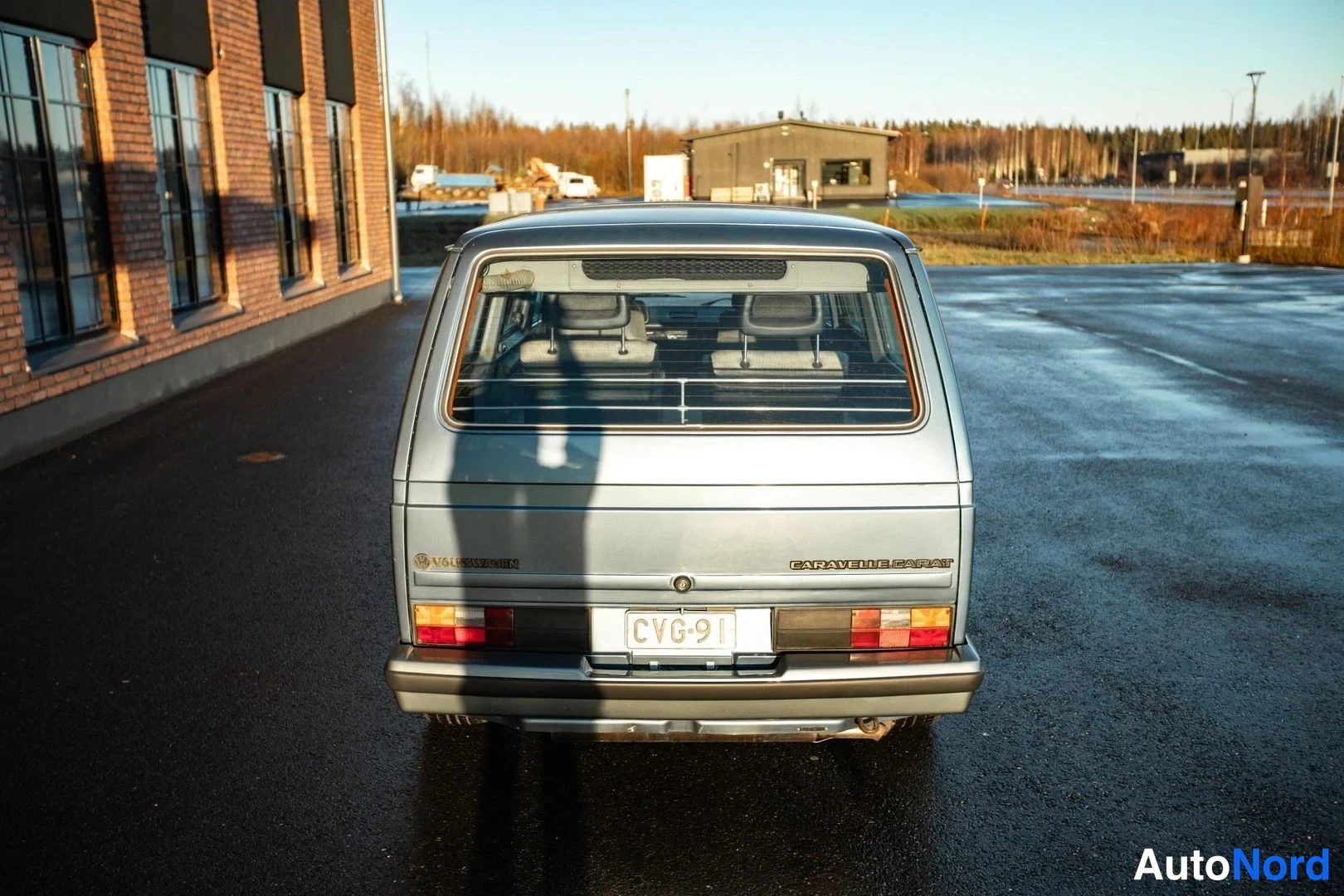 Blue Volkswagen Caravelle 1985, rear, photo 13