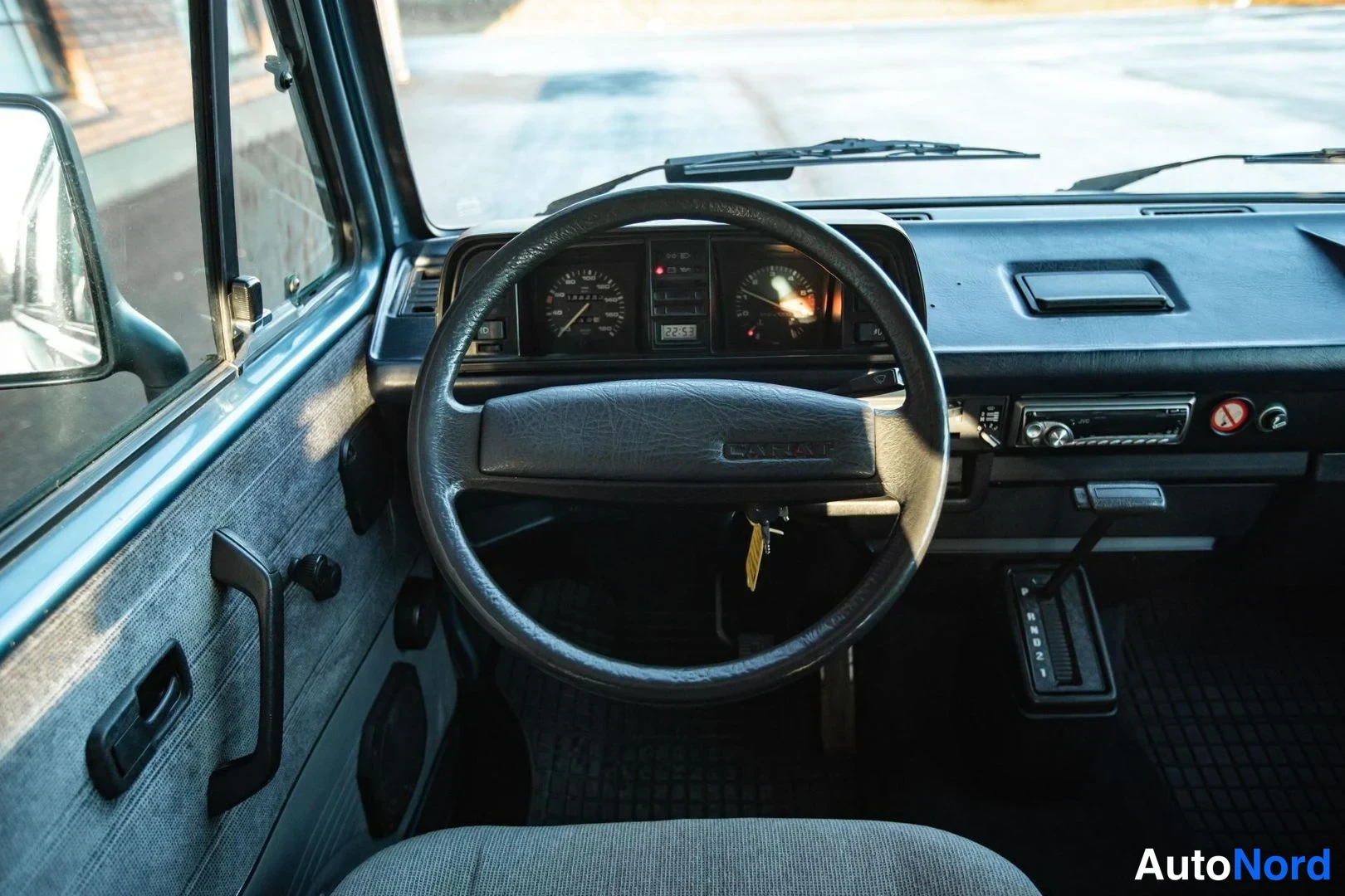 Blue Volkswagen Caravelle 1985, cockpit, photo 14