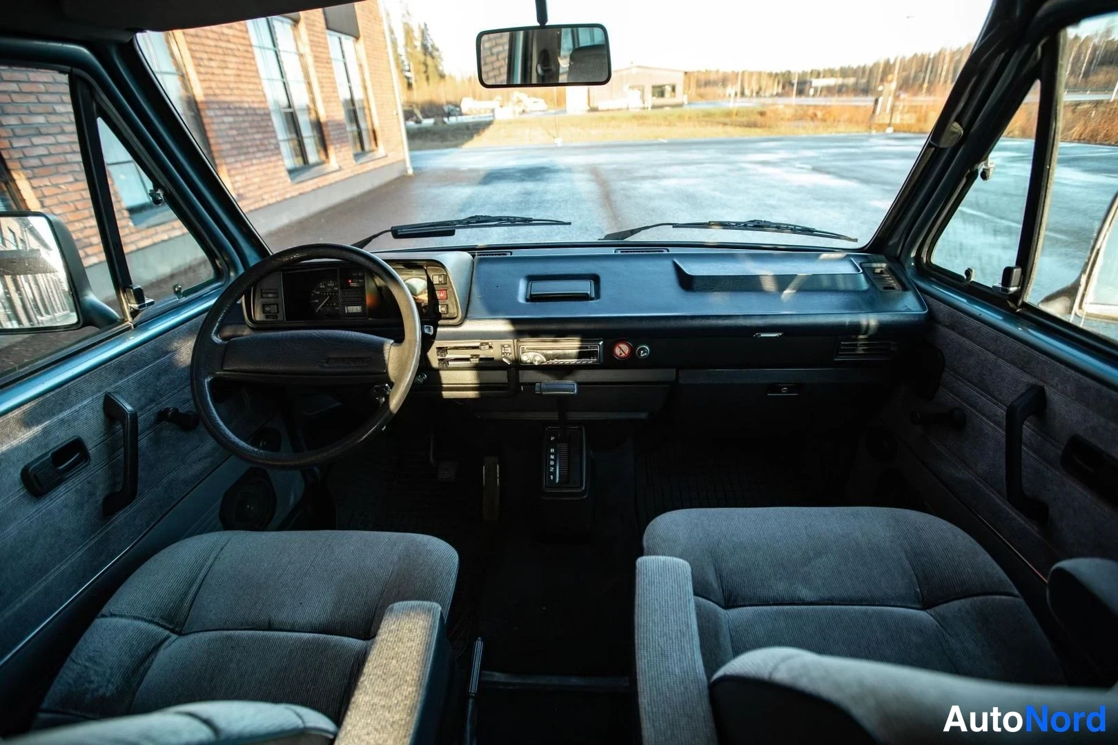 Blue Volkswagen Caravelle 1985, cockpit, photo 15
