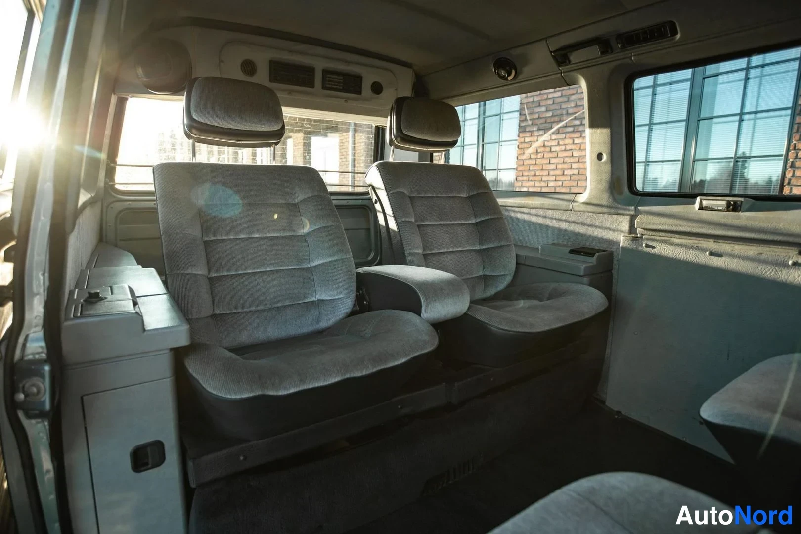 Blue Volkswagen Caravelle 1985, front seats, photo 21