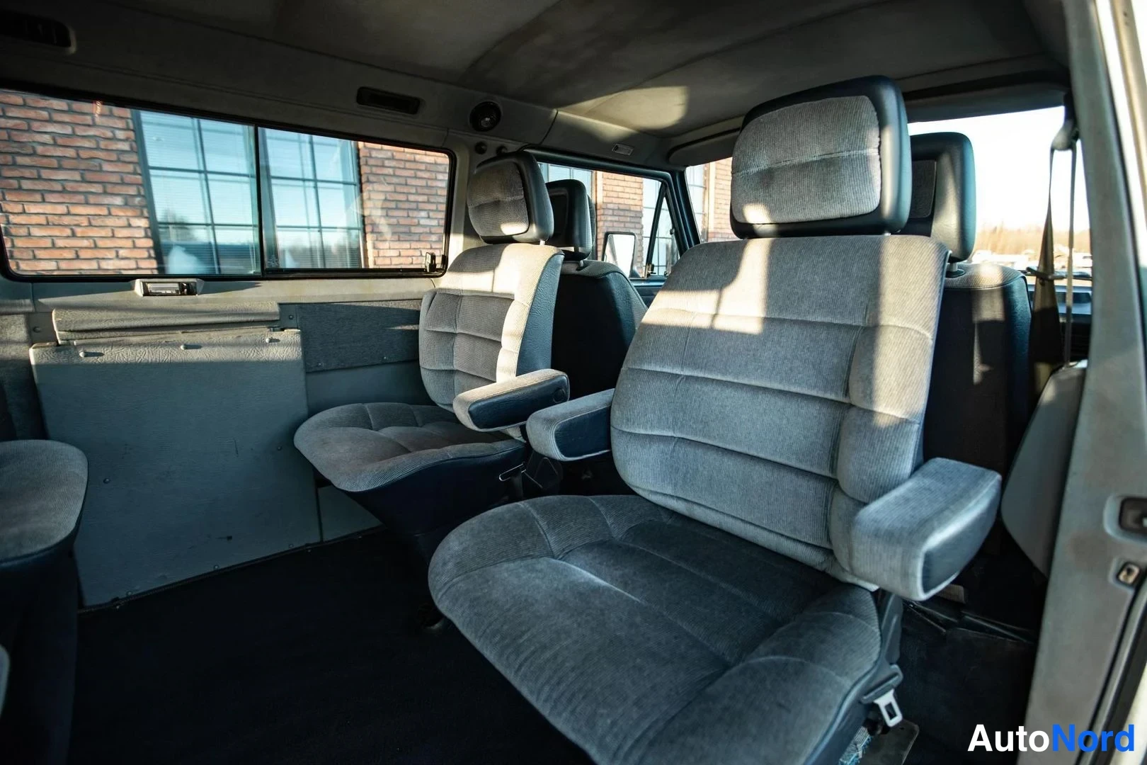 Blue Volkswagen Caravelle 1985, rear seats, photo 24