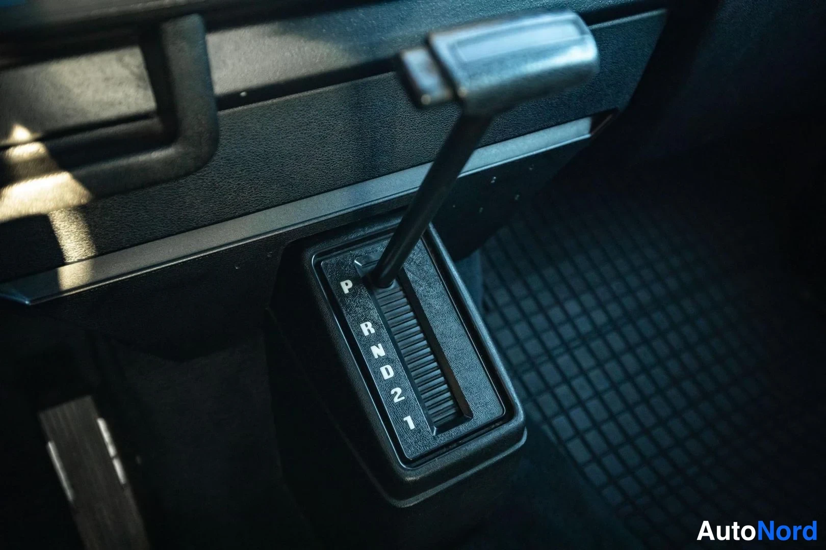 Blue Volkswagen Caravelle 1985, detail, photo 26