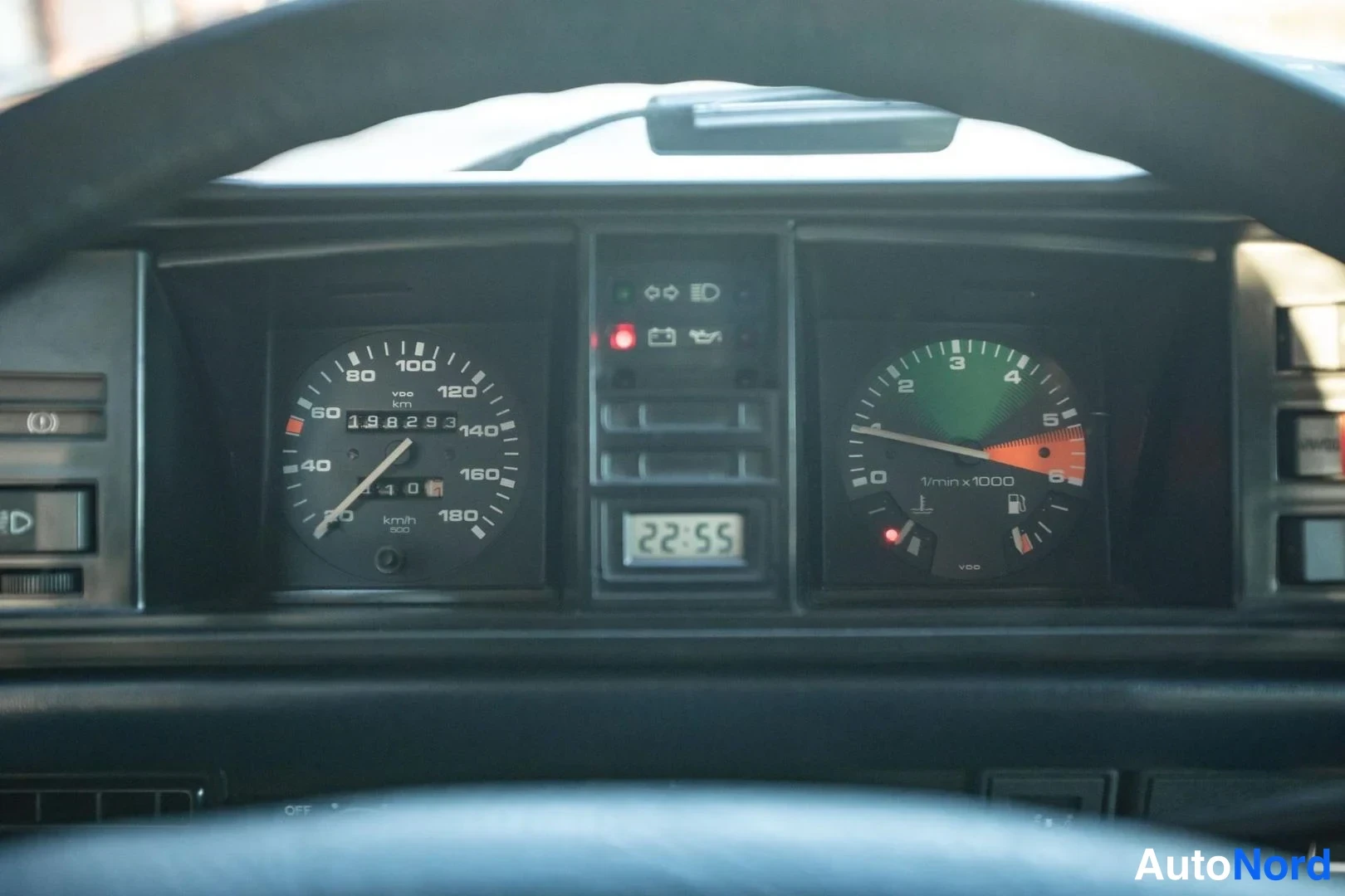 Blue Volkswagen Caravelle 1985, photo 28