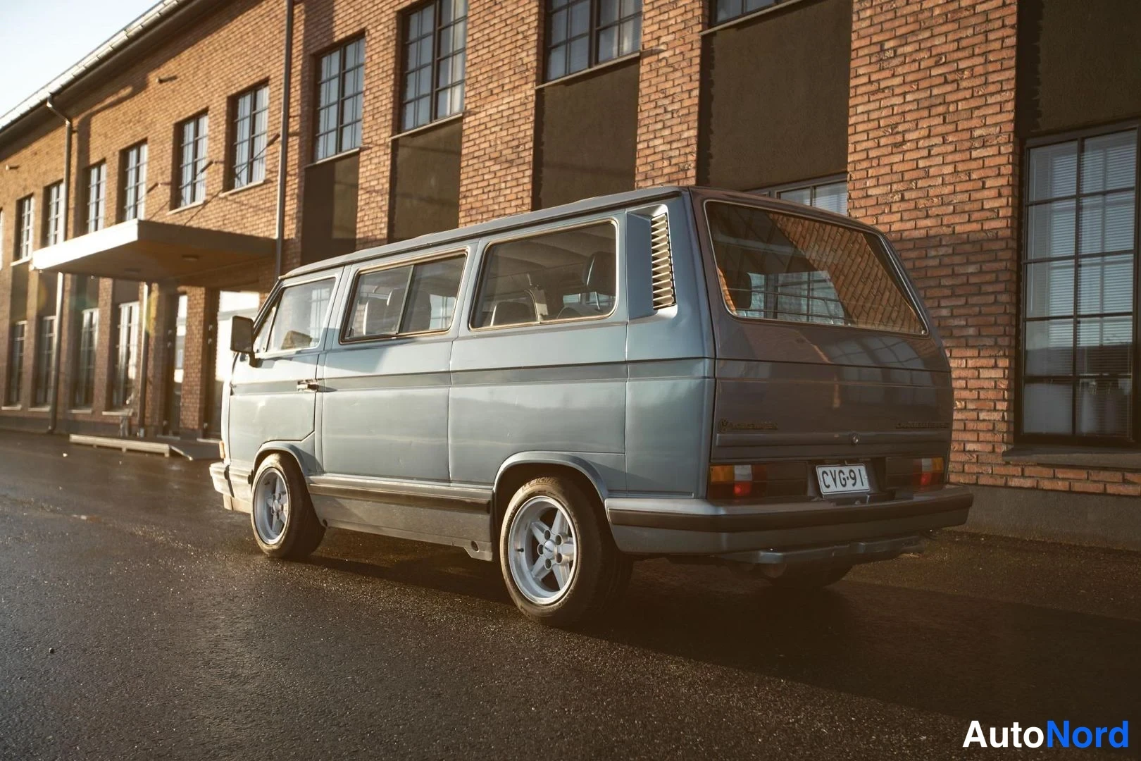 Blue Volkswagen Caravelle 1985, rear three-quarter, photo 10