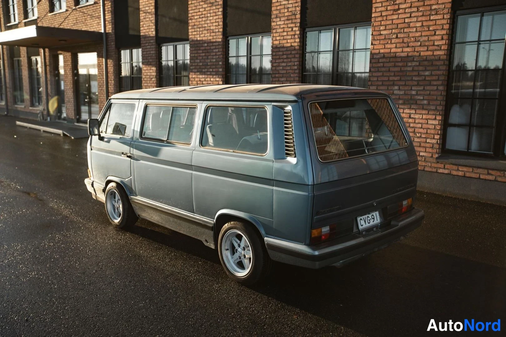 Blue Volkswagen Caravelle 1985, photo 27