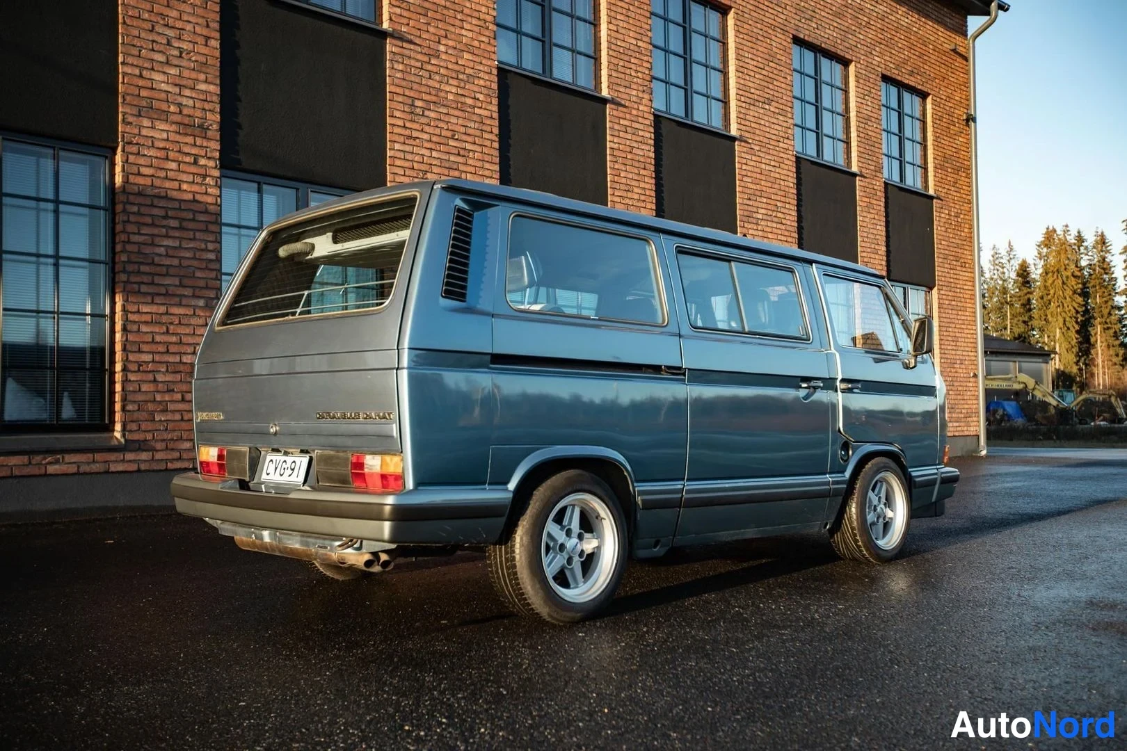 Blue Volkswagen Caravelle 1985, rear three-quarter, photo 9