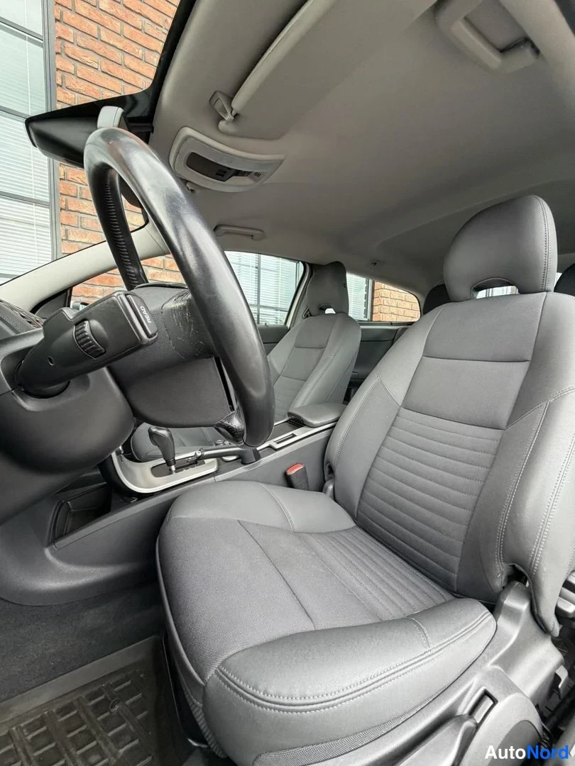 White Volvo C30 2007, cockpit, photo 13