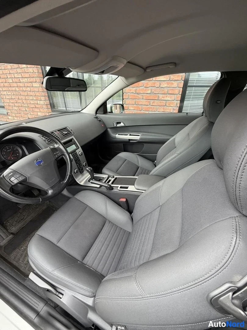 White Volvo C30 2007, cockpit, photo 15