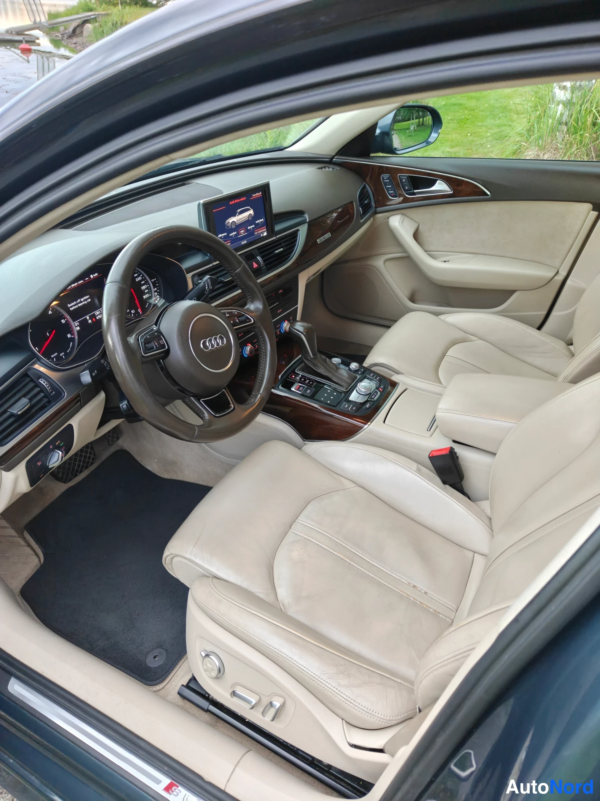 Harmaa Audi A6 2015, ohjaamo, kuva 10