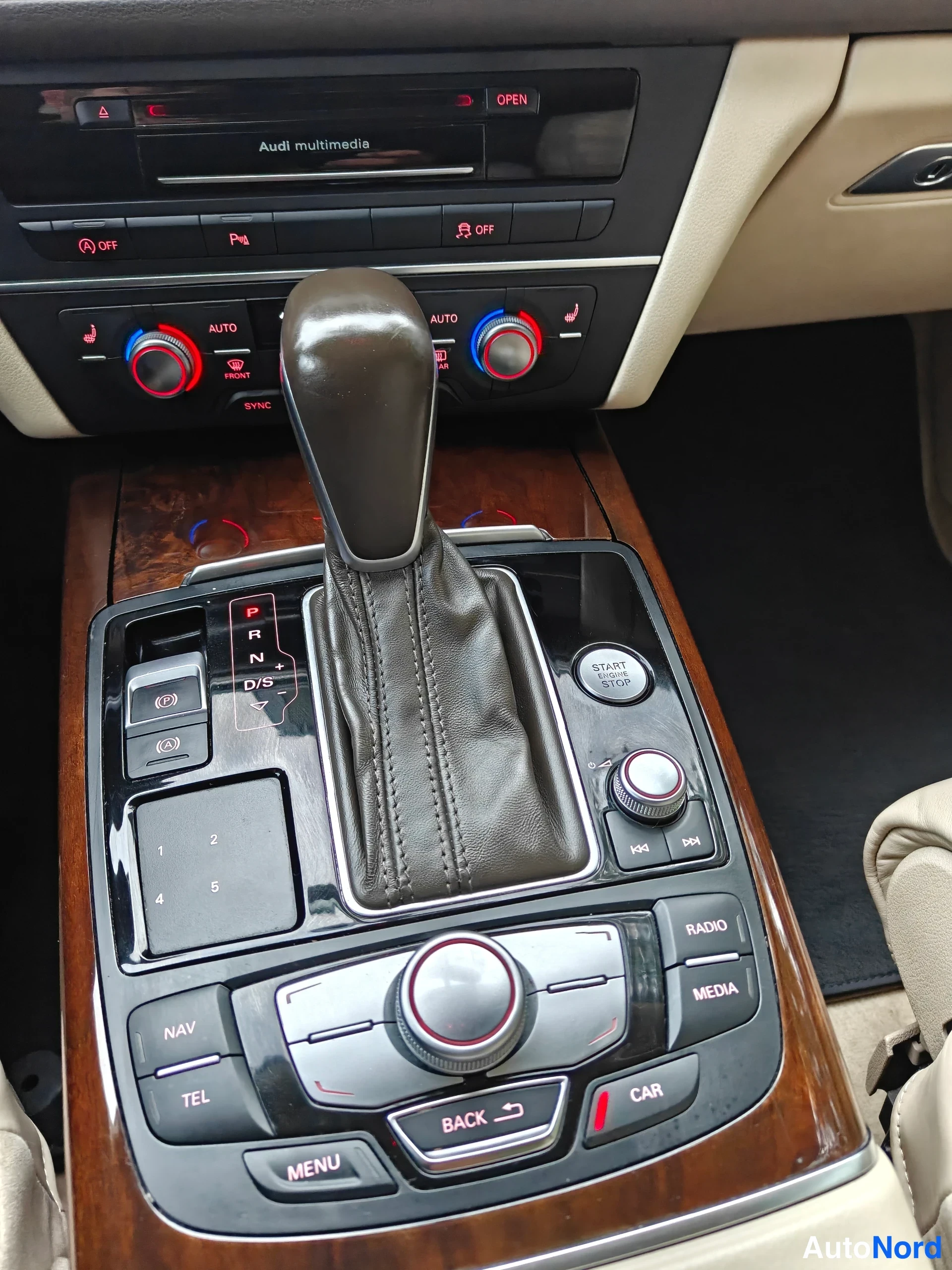 Harmaa Audi A6 2015, ohjaamo, kuva 9