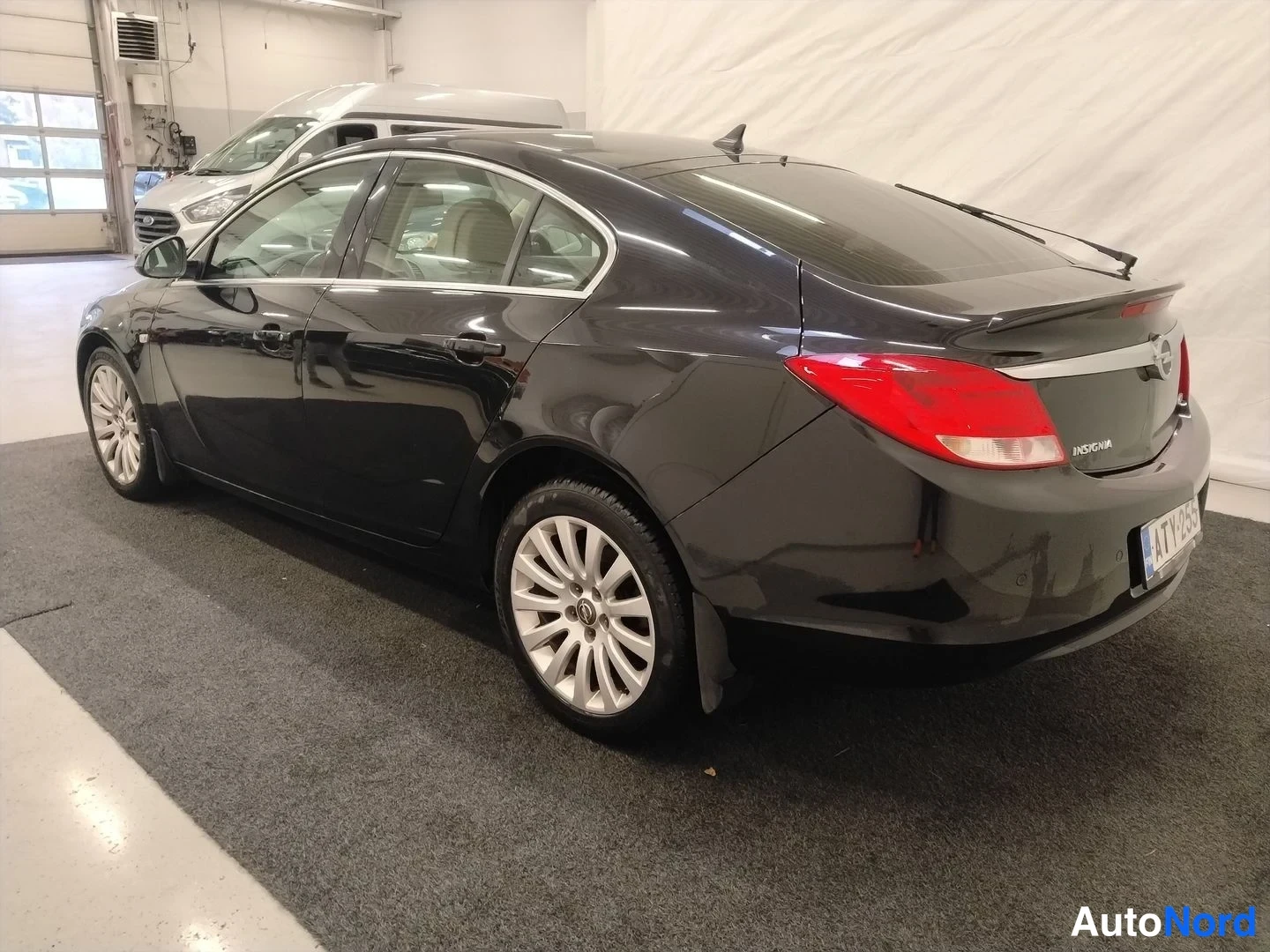 Black Opel Insignia 2009, rear three-quarter, photo 4