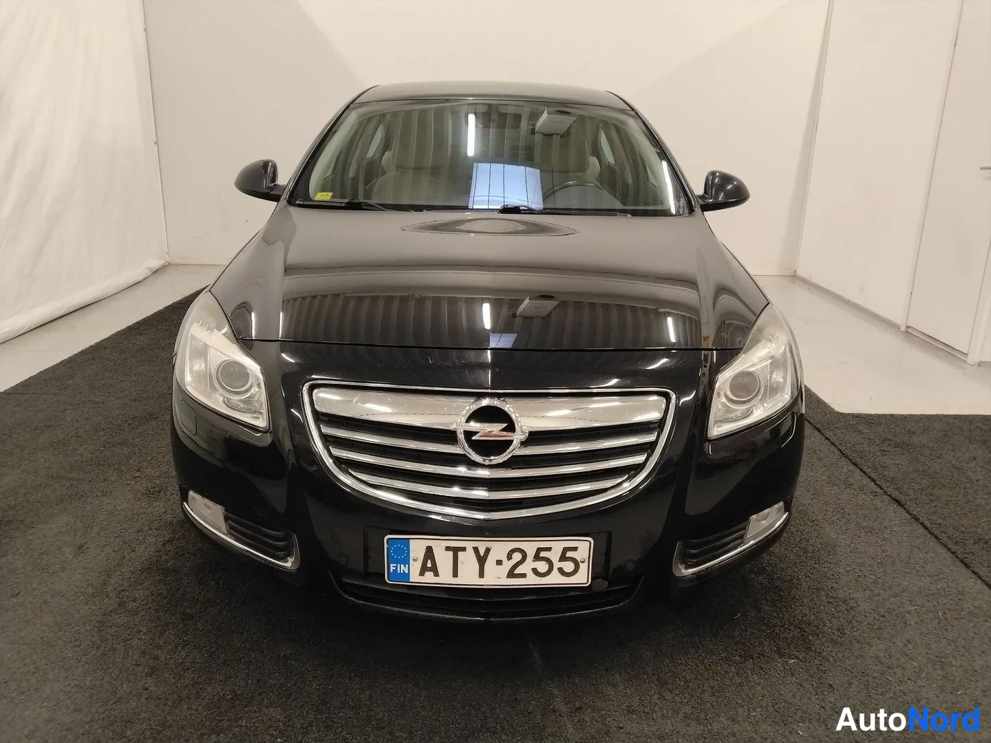 Black Opel Insignia 2009, front, photo 3