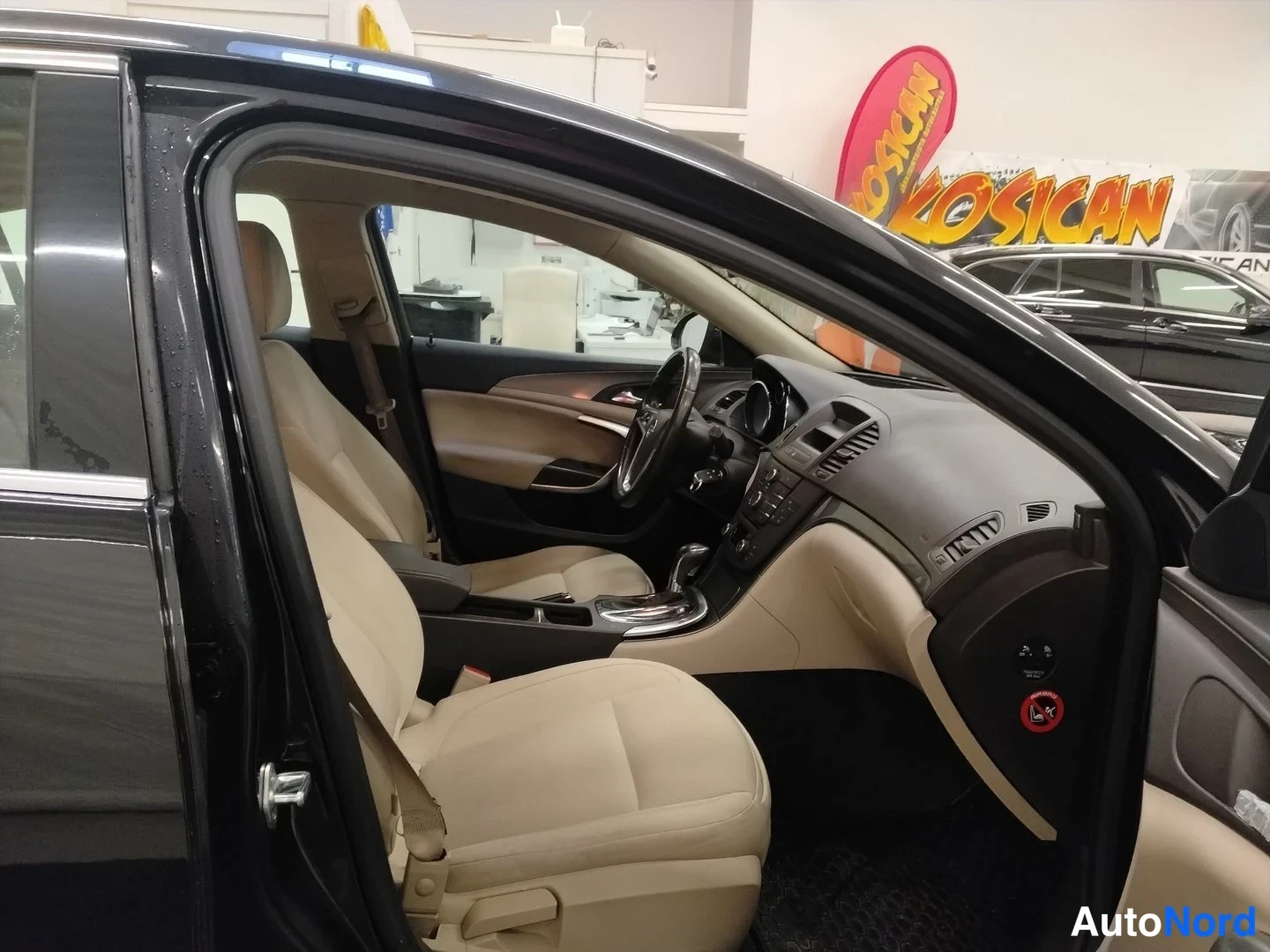 Black Opel Insignia 2009, cockpit, photo 6
