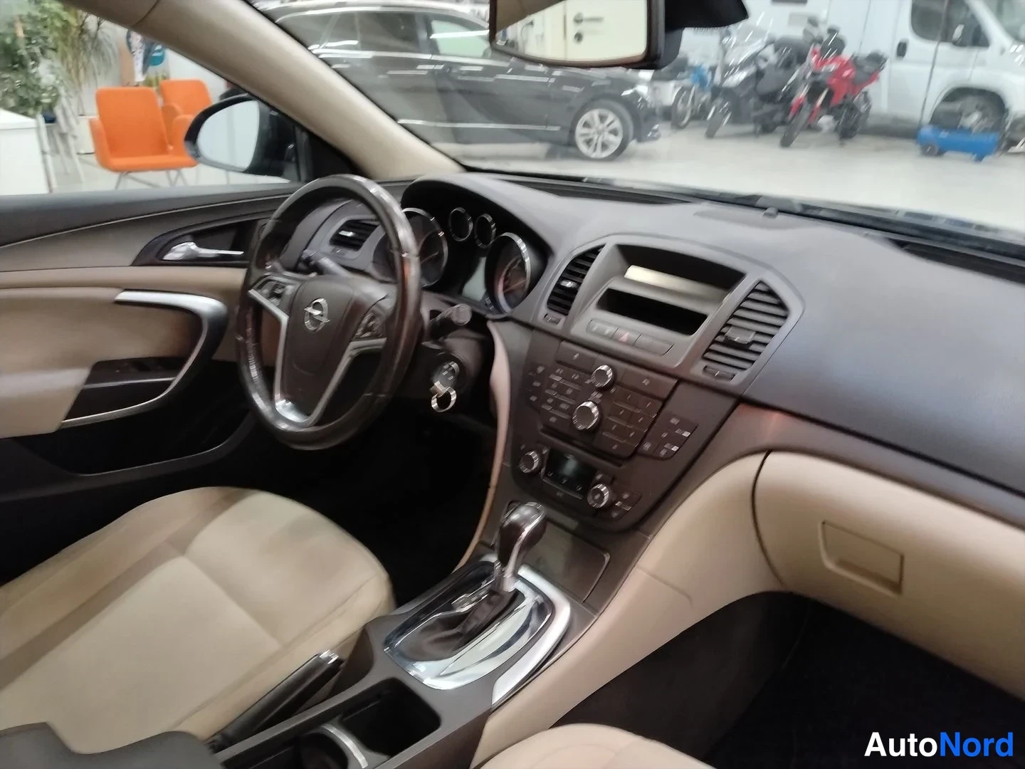 Black Opel Insignia 2009, cockpit, photo 7