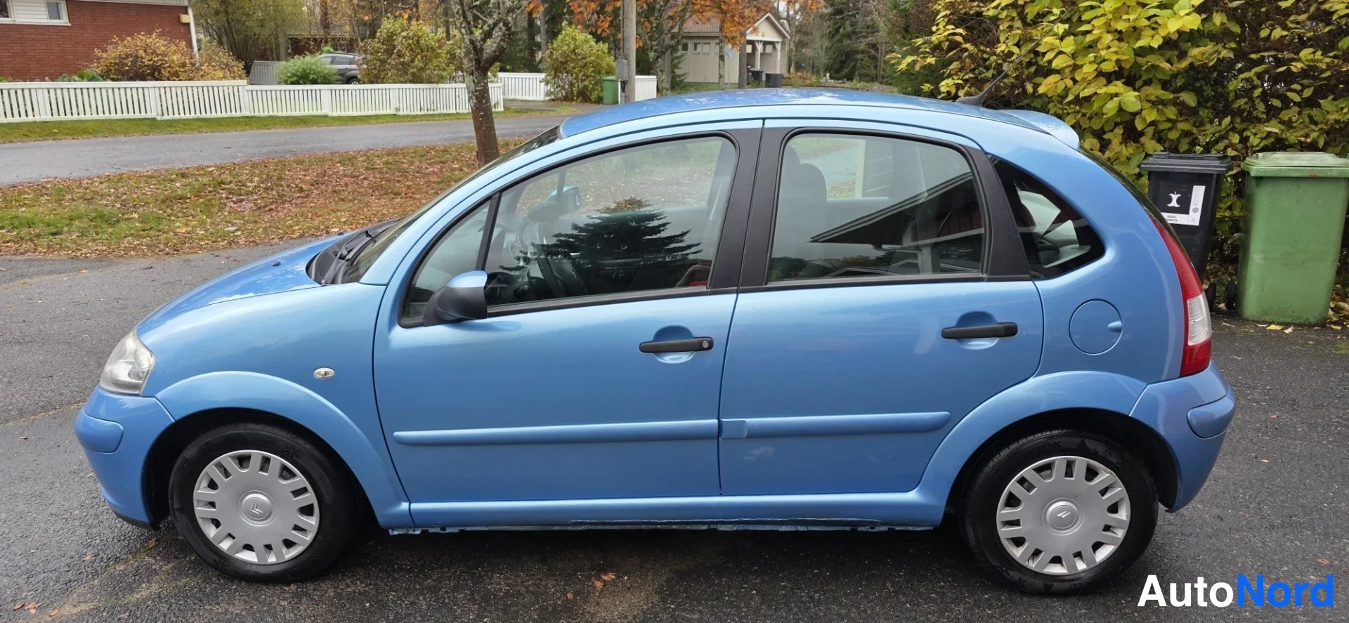 Blue Citroen C3 2008, front three-quarter, nose to the left, photo 2